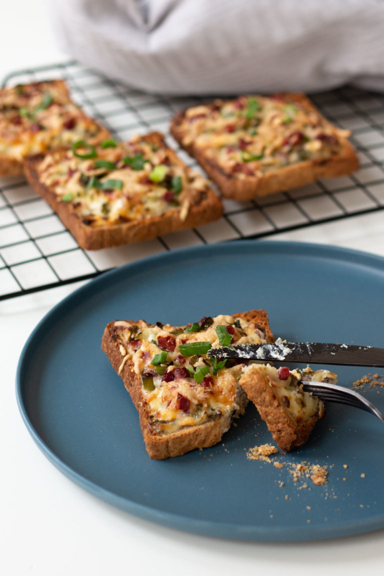 Flammkuchen Toast - Clever und schnell mit nur 6 Zutaten!