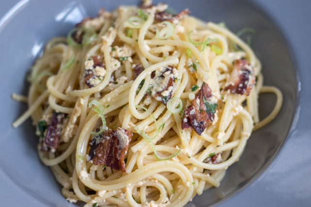 Spaghetti Carbonara - Mit nur 5 Zutaten | So geht&amp;#39;s in unter 30 Minuten