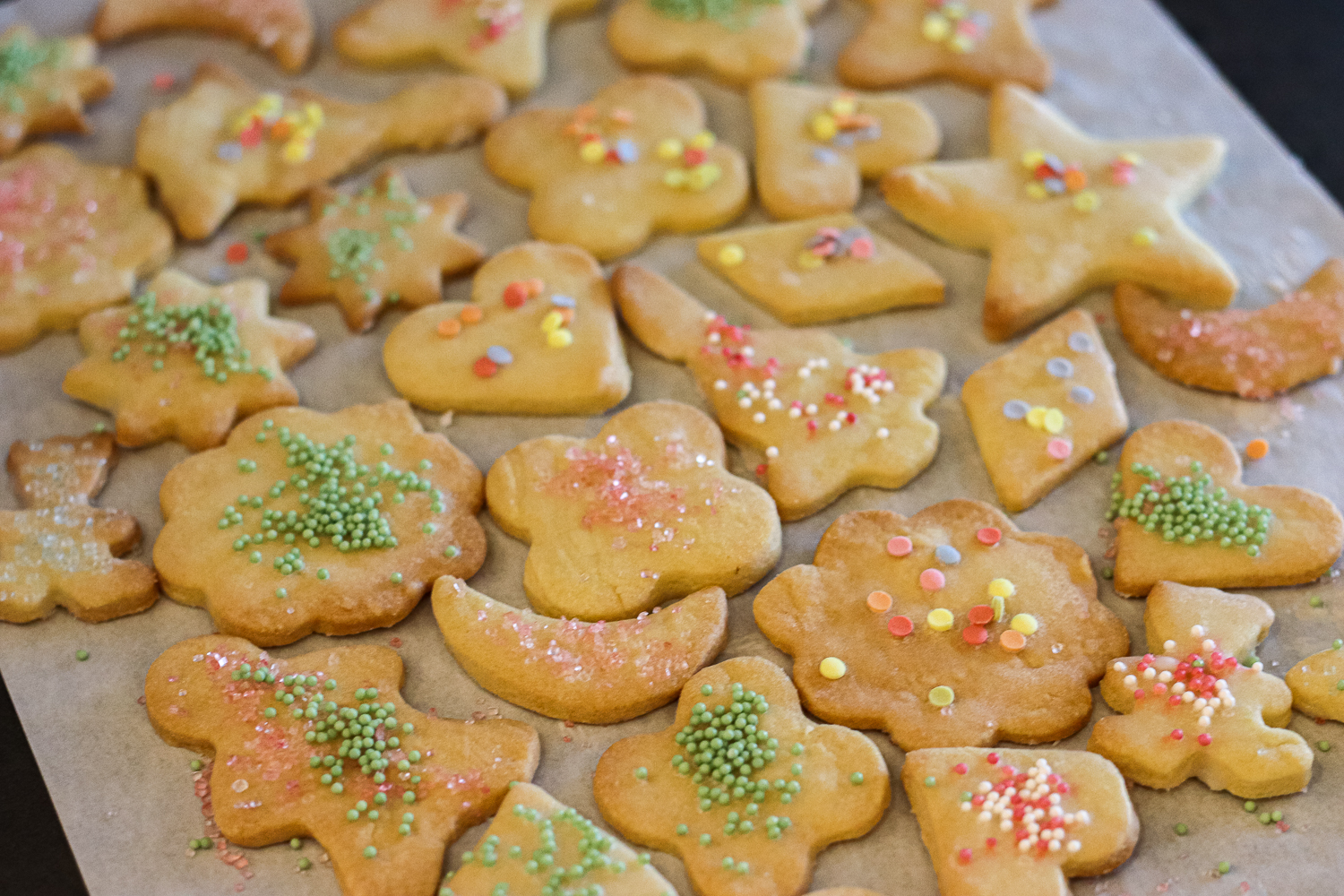 Weihnachten Kekse Plätzchen mit Streusel und Zuckerguss